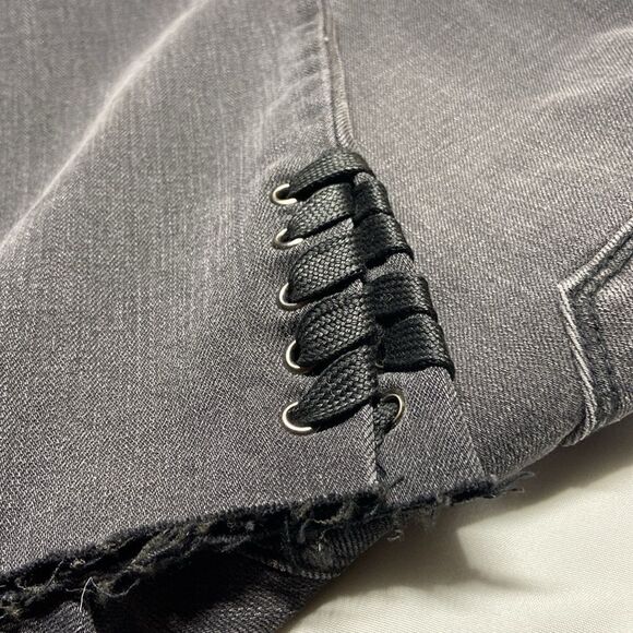 Wit & Wisdom NWOT ankle skinny, hi- rise, raw hem black denim jeans 10 - Picture 11 of 11